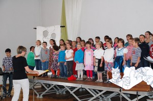 Die Ansbacher Kinderkantorei (Foto: Denise Uebelhör 2013)