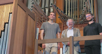 Zwei Orgelschüler aus dem Dekanat Ansbach haben am 19. September ihre Orgelprüfung mit sehr gutem Erfolg abgelegt: Adrian Bayer, Schüler von Dekanatskantorin Ulrike Walch, legte die Kleine Prüfung (Grund- und Fachprüfung) ab.