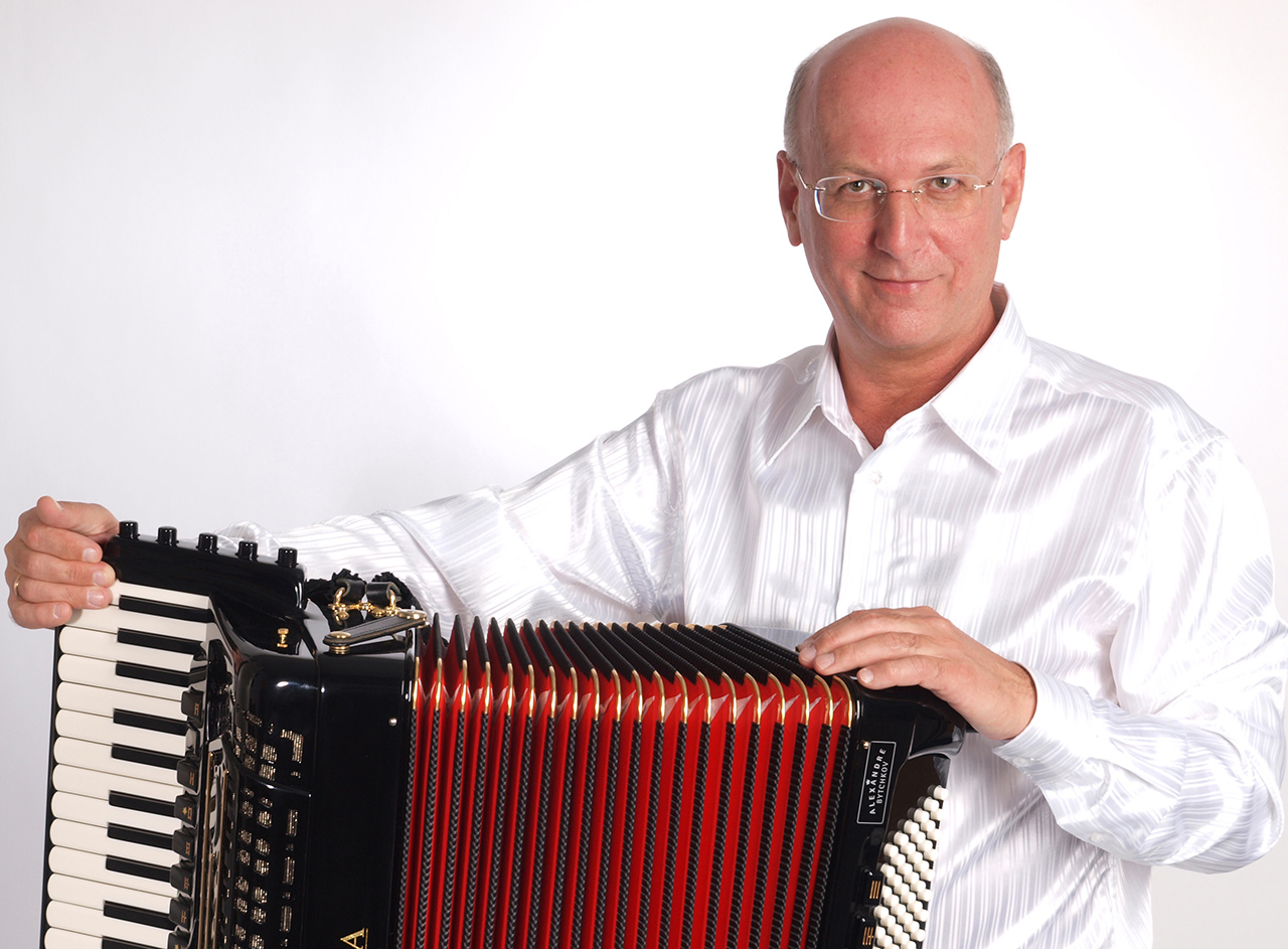 Musikalische Mittagsandacht mit Akkordeon am 29. August in St. Gumbertus